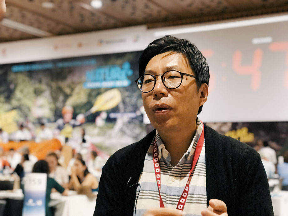 Kim Kwan – Soo, surcoreano de la revista turística Go On Travel