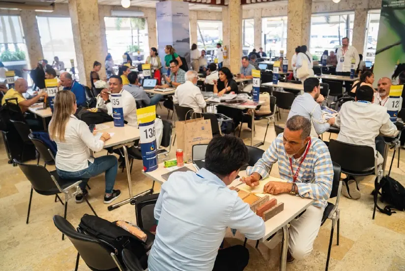 Businesspeople inthe Macrorrueda