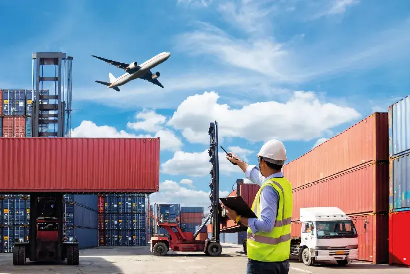 Exportador colombiano en proceso de exportación