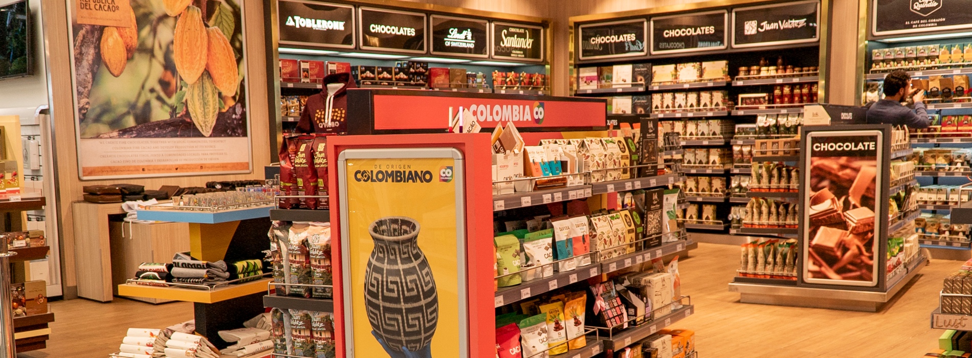 Supermercado con productos de exportación Colombianos