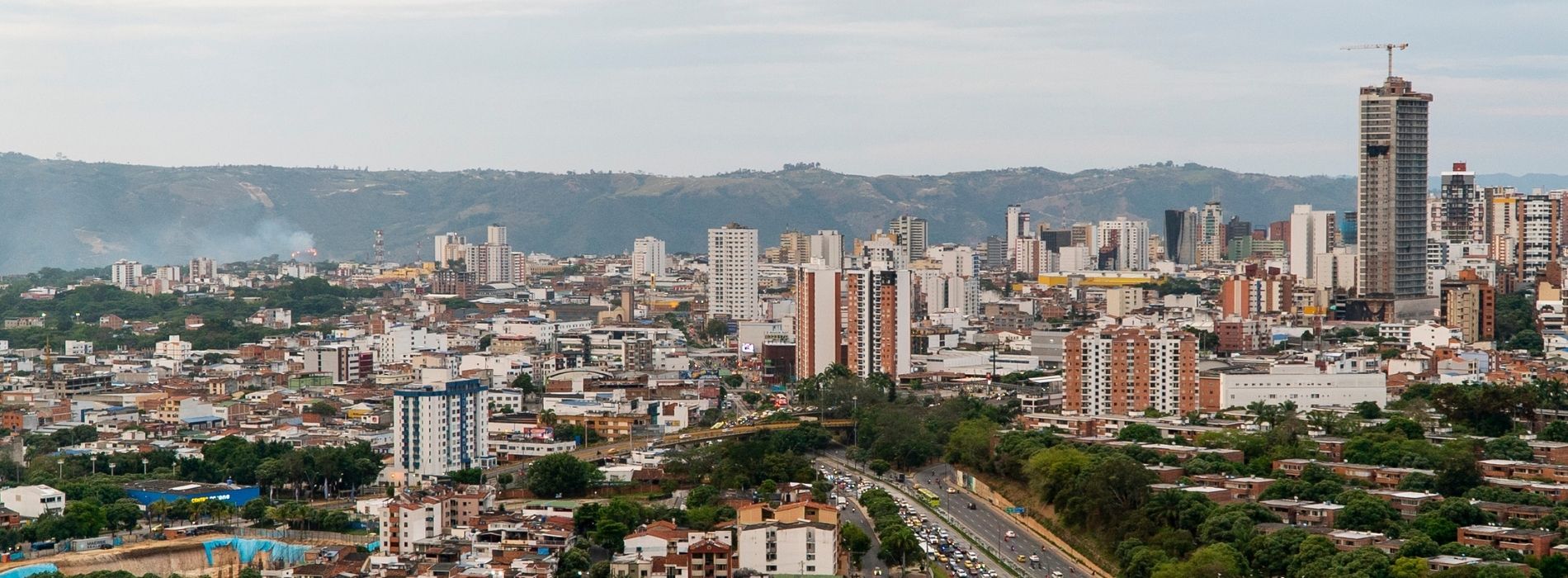 Fotografía panorámica de ciudad Colombiana