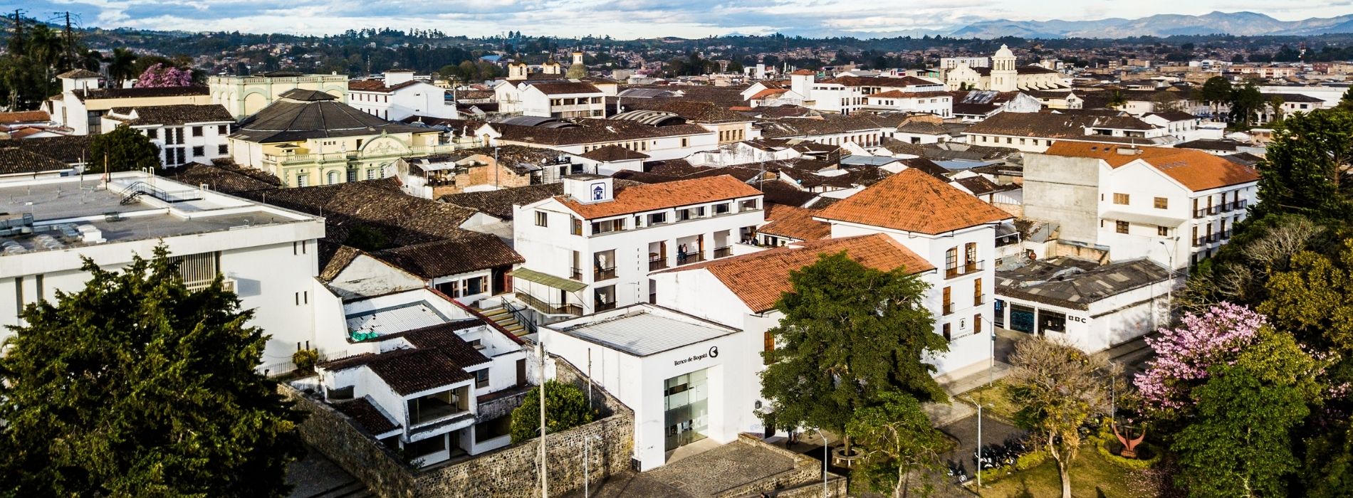 Fotografía panorámica de ciudad Colombiana