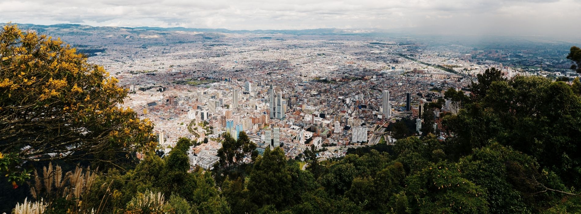 Fotografía panorámica de ciudad Colombiana