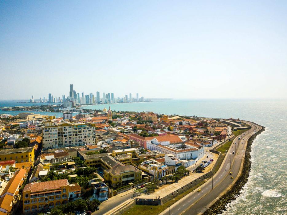 Fotografía panorámica de ciudad Costera 