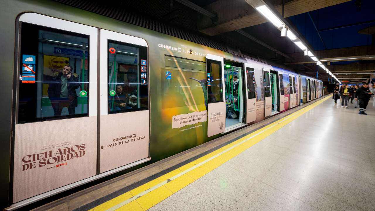 Metro de Madrid vestido con la narrativa de Marca País Colombia