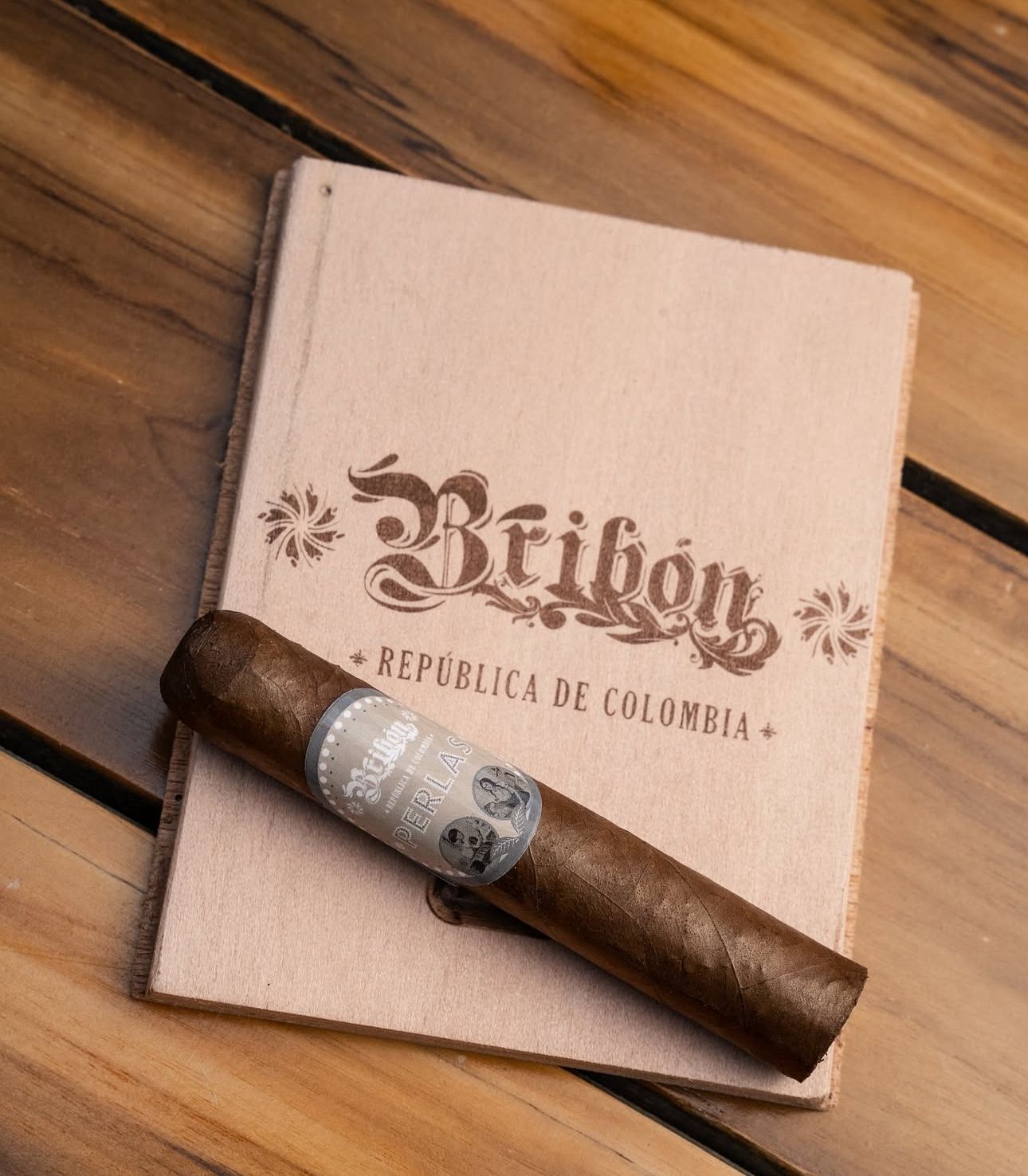 Un cigarro artesanal Bribón