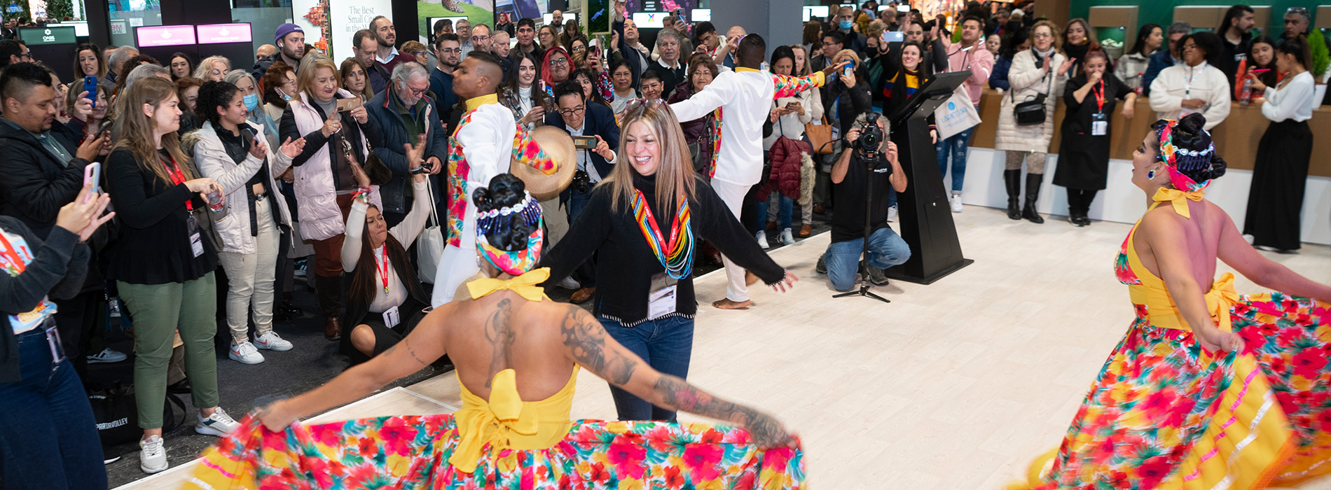 Bailarines Colombianos en feria de Madrid