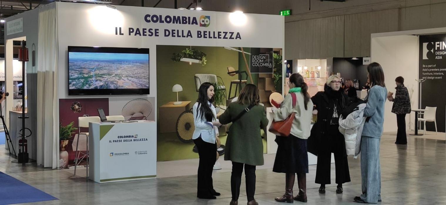 Stand de Colombia Co en la Feria Italiana de diseño