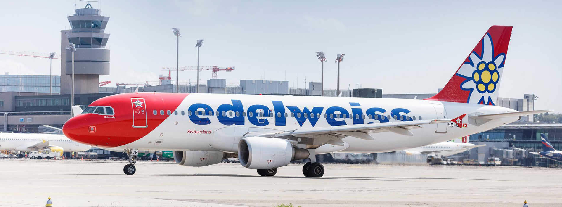 Avión de aerolínea suiza Edelweiss Air