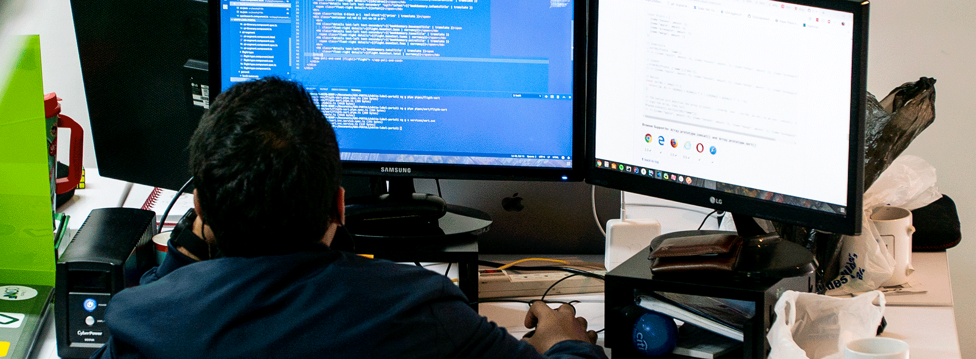 Programadores en oficina 