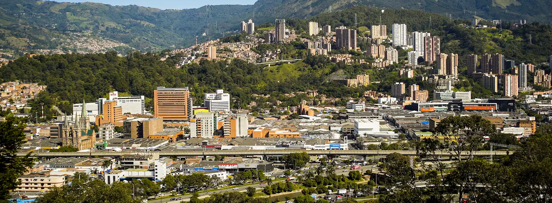 Fotografía panorámica de ciudad Colombiana