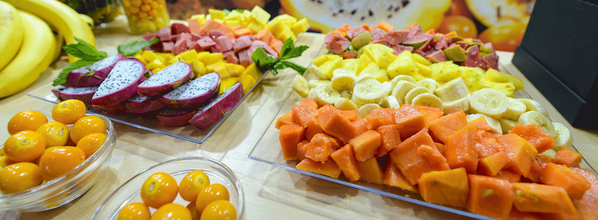 Buffet de frutas Colombianas en Europa 