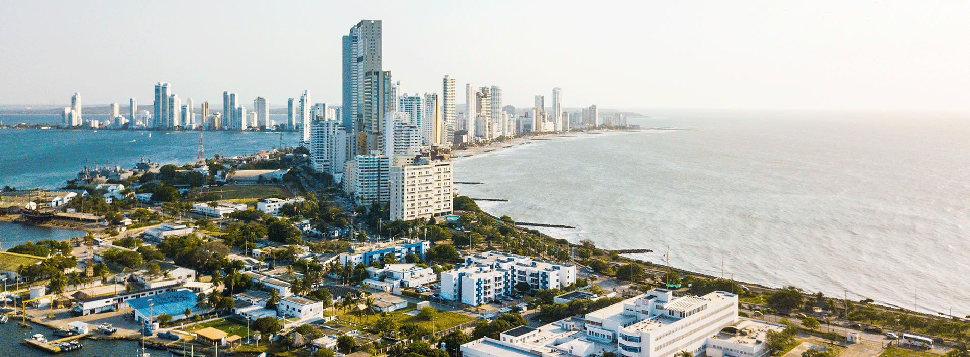 Fotografía panorámica de ciudad Costera 