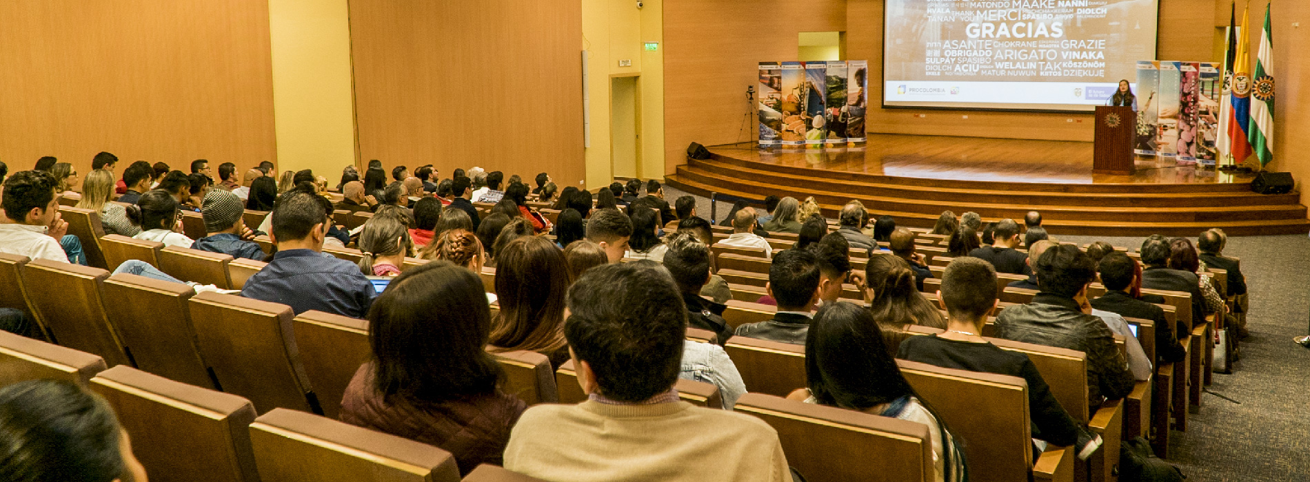 Evento de ProColombia en auditorio 