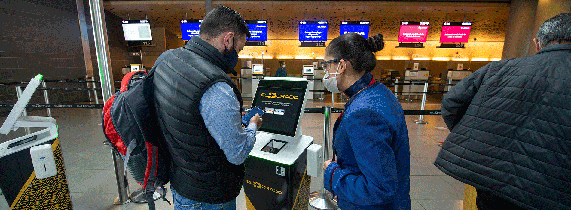 Turista en aeropuerto del Dorado  