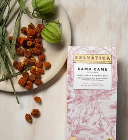 Fruto Camu Camu y empaque Selvática