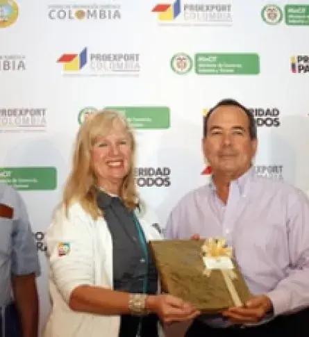 La presidenta de Proexport, María Claudia Lacouture y la presidenta de la Asocia