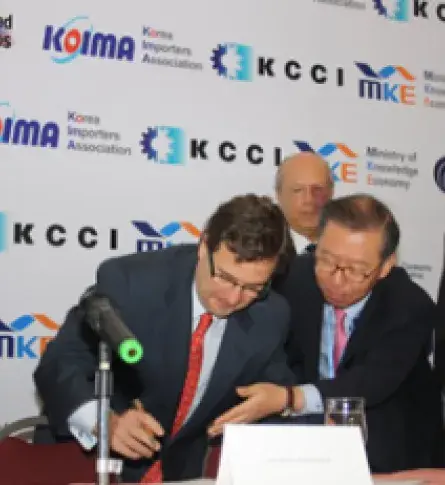 Firma de convenio entre Colombia y Koima