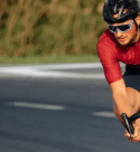 Ciclistas suben por los altos de Colombia