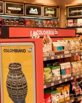 Supermercado con productos de exportación Colombianos