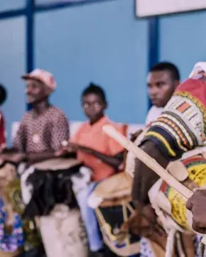 Músicos percusionistas