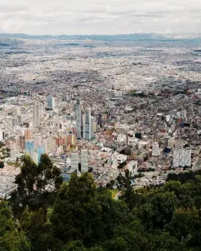 Fotografía panorámica de ciudad Colombiana