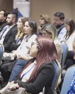 Charla de Colombia CO para promover la inversión extrajera