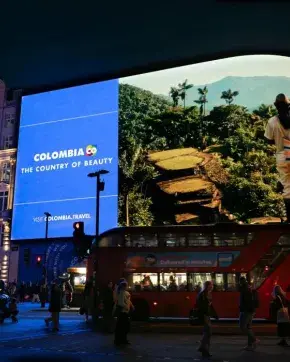 Pantalla gigante en el extranjero de ColombiaCo