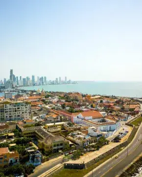 Fotografía panorámica de ciudad Costera