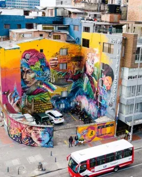 Mural artístico en edificio