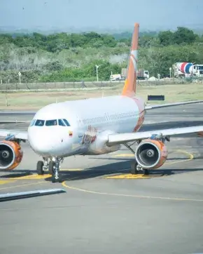 Avión comercial