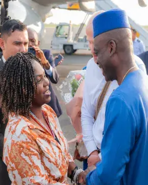 Ella Exporta a África