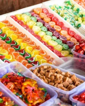 Puesto de dulces y gomas Colombianas