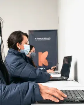 Oficinistas trabajado e su computador