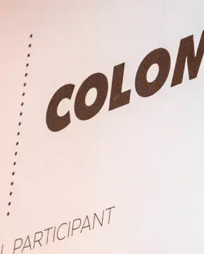 Letrero de Expo Dubai 2020 con Colombia Co