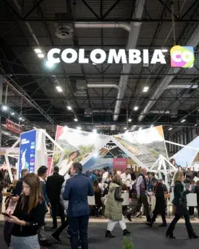 Stand de ColombiaCo en la feria de Fitur 2024
