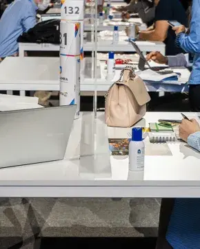 Asesores de Marcrorruedas en evento