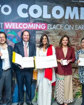 Fotografía de esquipo de Marca País y Migración Colombia