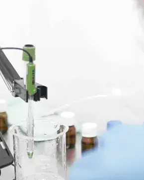 Químico en laboratorio