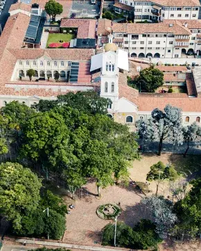 Fotografía panorámica de ciudad Colombiana
