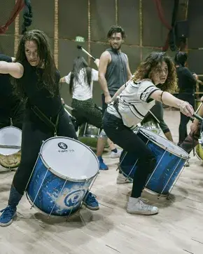 Músicos percusionistas