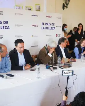 Conferencia promocionando el turismo, la inversión y las exportaciones a nivel nacional e internacional