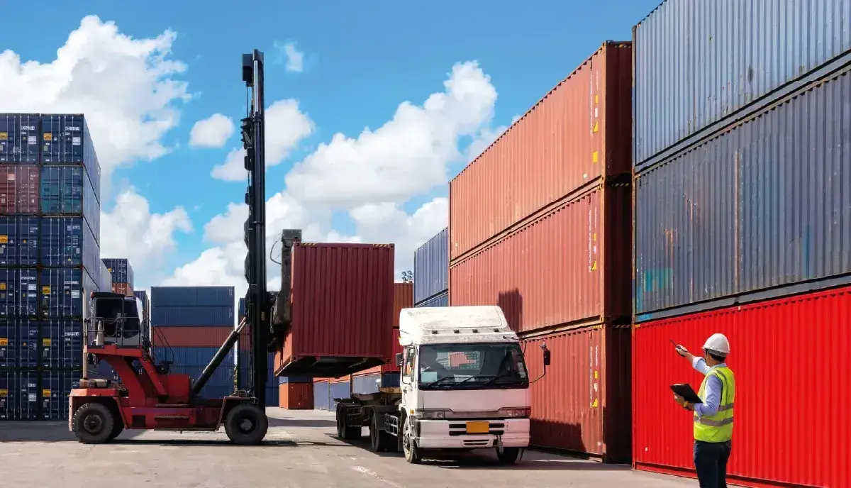 Contenedores para la exportación de bienes desde Colombia.