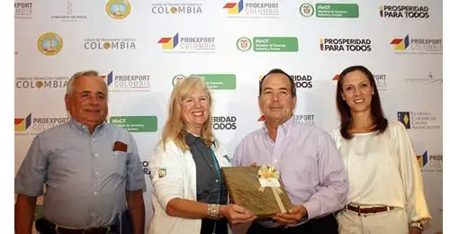 La presidenta de Proexport, María Claudia Lacouture y la presidenta de la Asocia