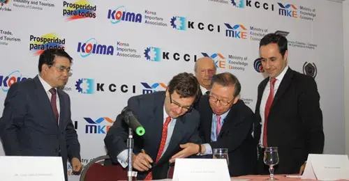 Firma de convenio entre Colombia y Koima