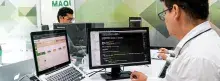 Programadores en oficina 