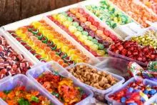 Puesto de dulces y gomas Colombianas