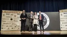Fotografía de presentadores de Grupo Excelencias