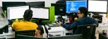 Dos desarrolladores de software 